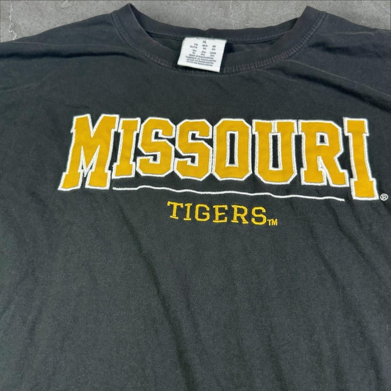 Missouri Tigers on Champion T-Shirt Size XL